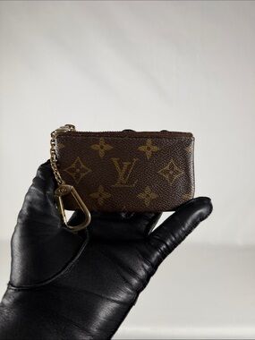 Authentic Vuitton Monogram Key Cles